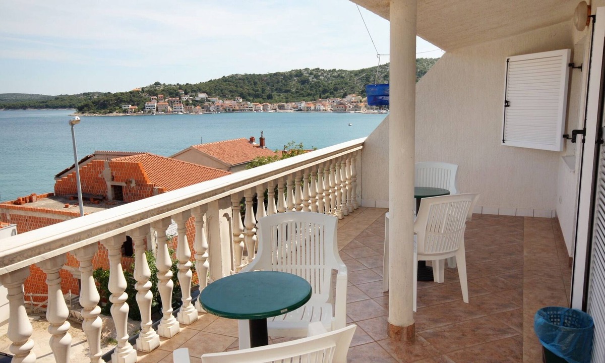 Tijesno Apartment | Two bedroom apartment with terrace and sea view Tisno, Murter (A-5086-d)
