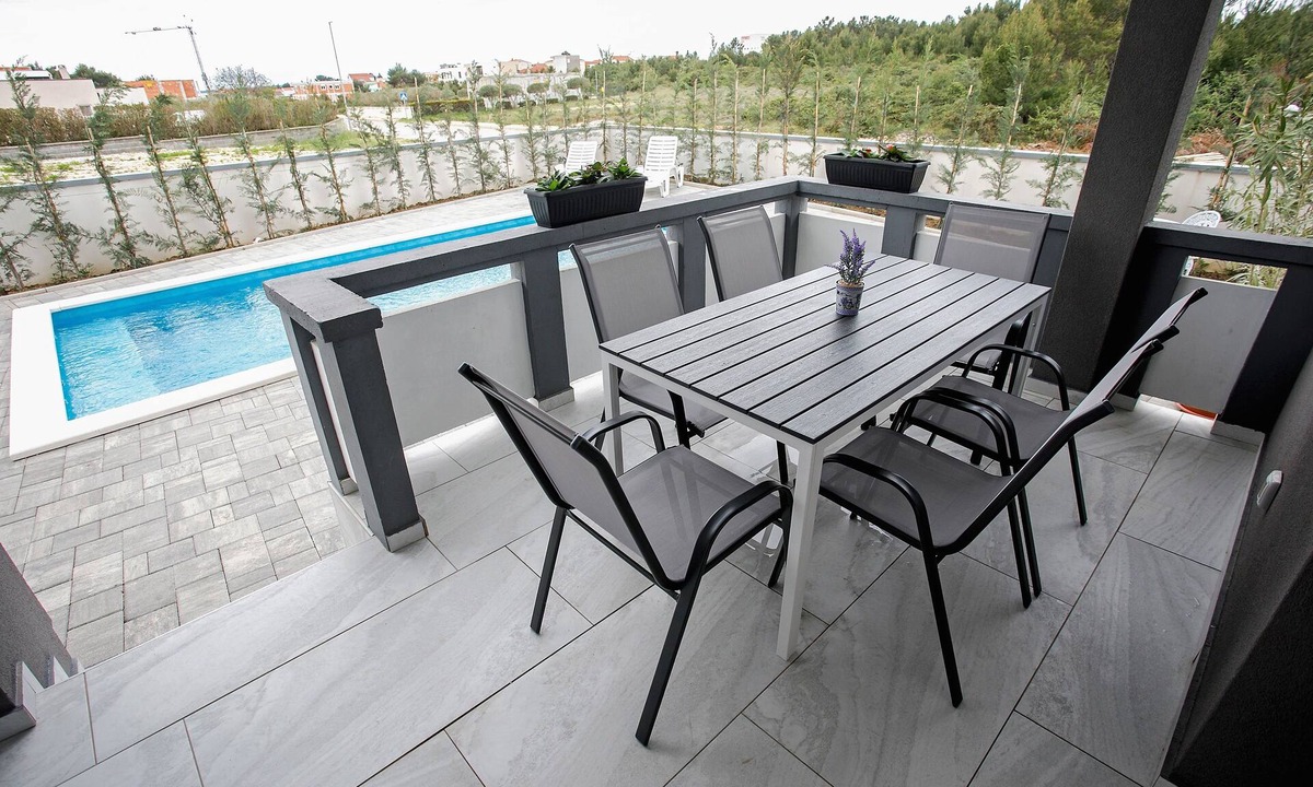 Vrsi Apartment | Two bedroom apartment with a swimming pool Vrsi - Mulo, Zadar (A-24110-a)