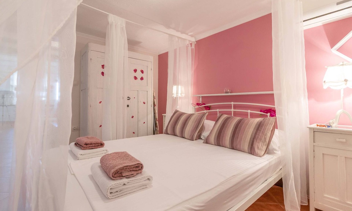 Banjol Apartment | Two bedroom apartment with terrace Banjol, Rab (A-19804-a)