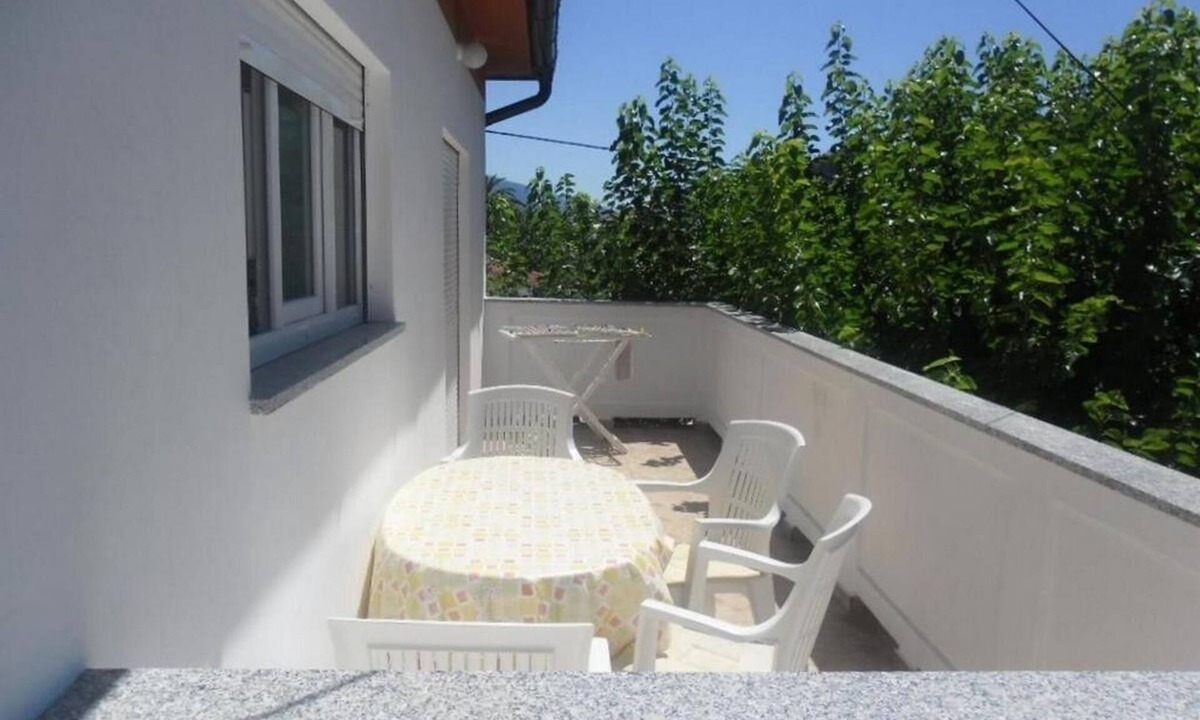 Supetarska Draga Apartment | Two bedroom apartment with balcony Supetarska Draga - Donja, Rab (A-20773-a)
