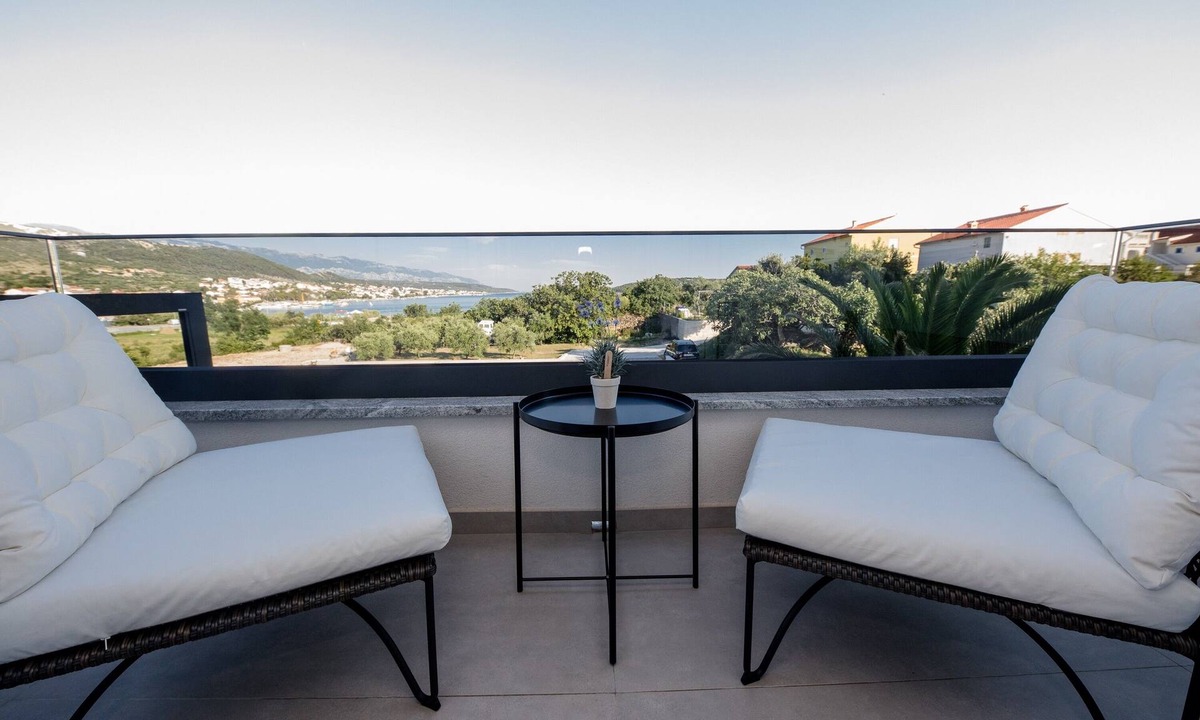 Banjol Apartment | Two bedroom apartment with balcony and sea view Banjol (Rab) (A-21635-g)