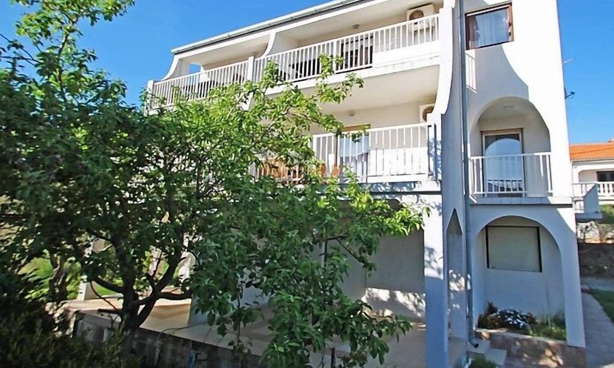 Banjol Apartment | Two bedroom apartment with terrace Banjol, Rab (A-11381-b)