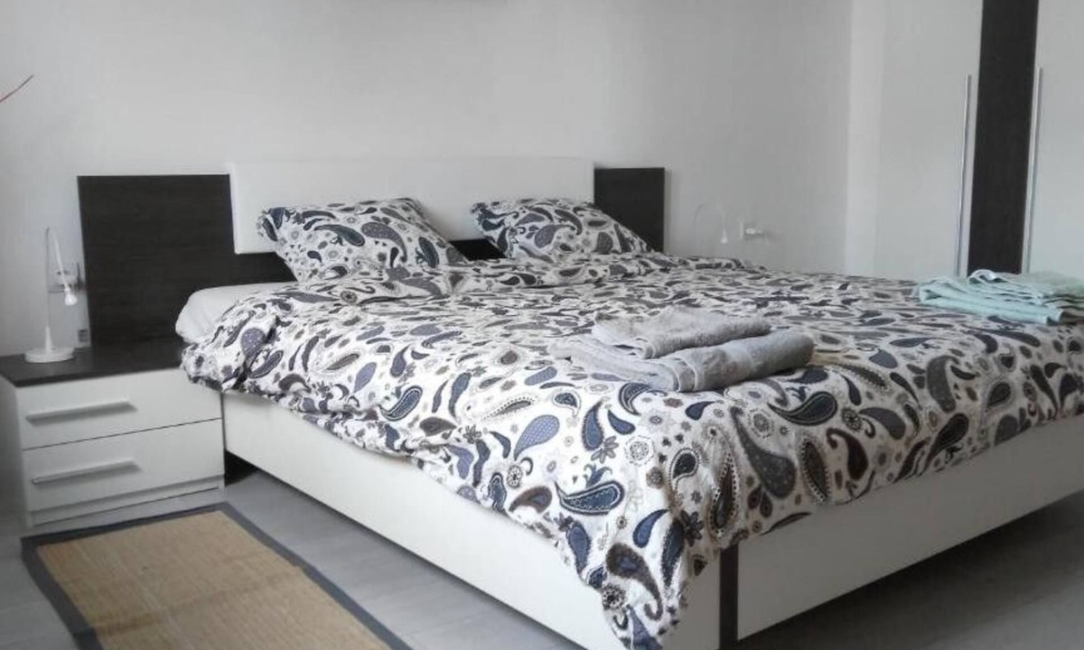 Cove Rogacic Apartment | Two bedroom apartment with air-conditioning Vis (A-22544-a)