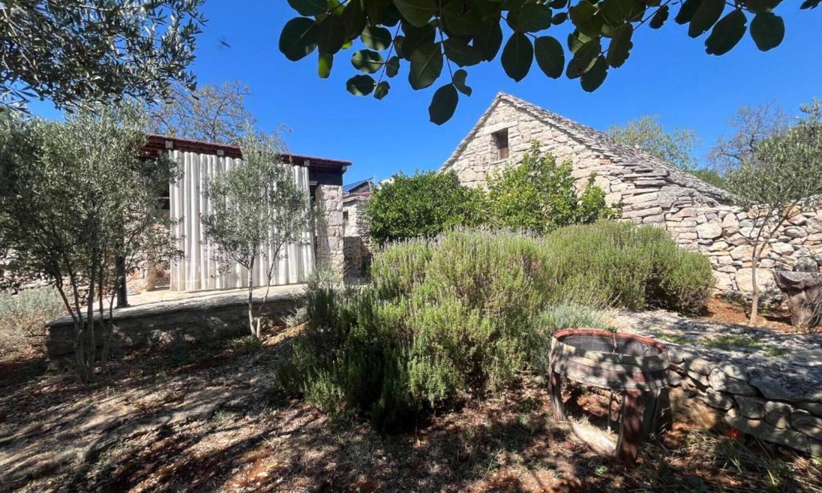 Veliki Drvenik House | Two Bedroom Holiday Holiday Home with Patio and Terrace