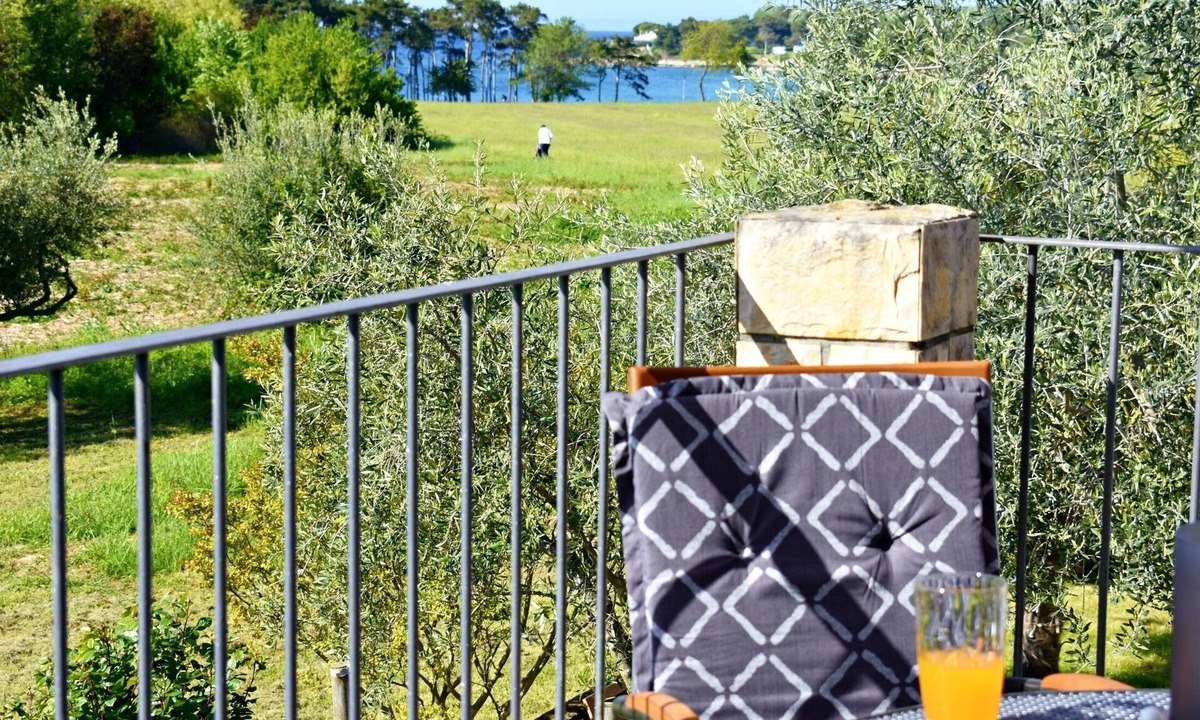 Basanija Apartment | Umag Savudrija Vacation Home, near the beach, balcony, Wi-Fi