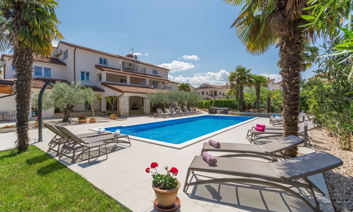 Mali Maj Apartment | Vacation apartment with pool, 2 persons, garden, air-conditioned, barbecue