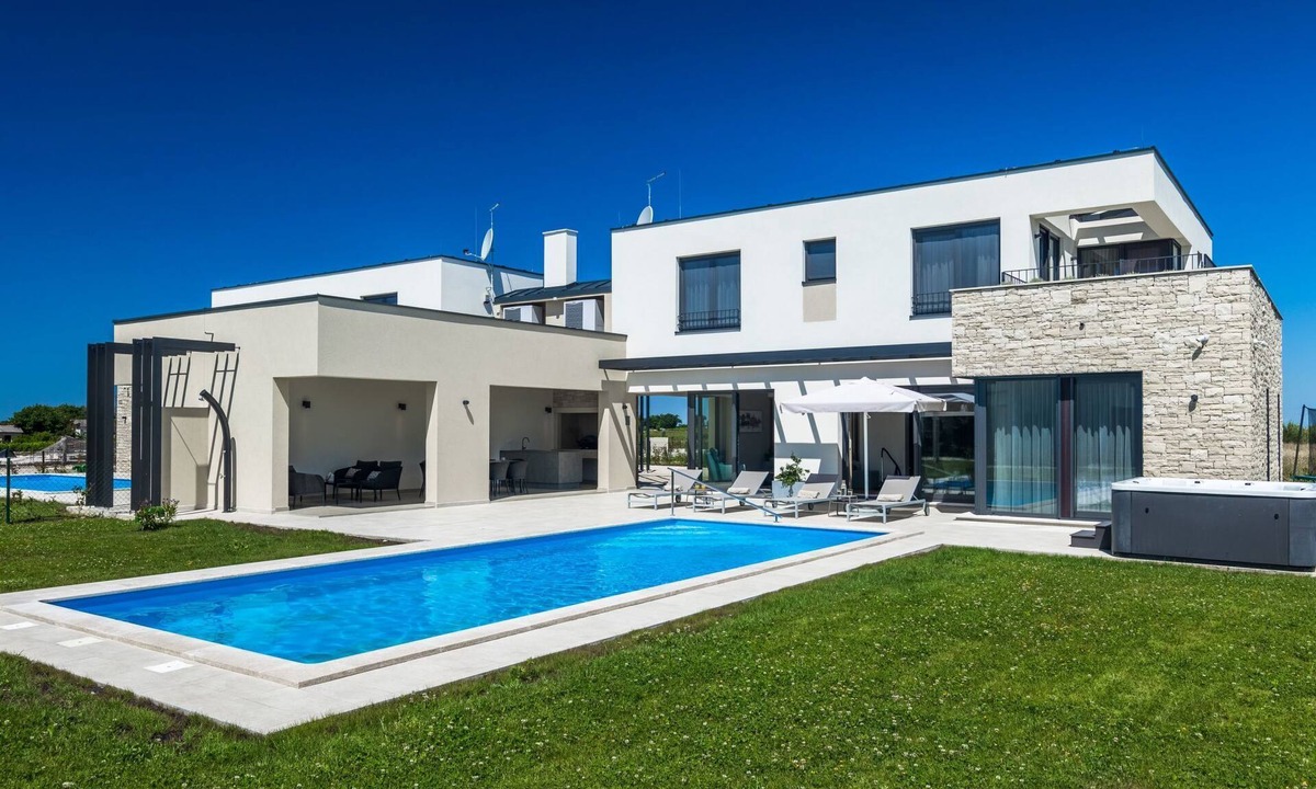 Brtonigla House | Vacation home Chiara by Interhome