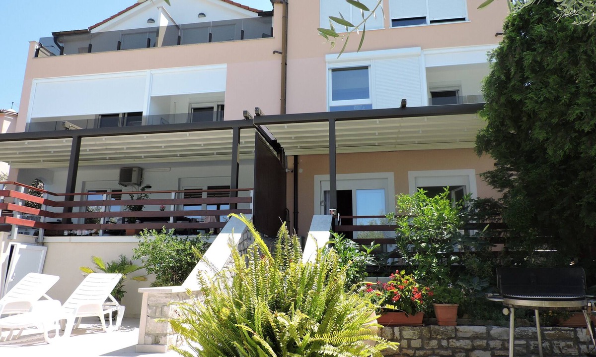 Peroj Apartment | Villa - Apartment I (4 + 1); Salt water pool, air conditioning, wi fi