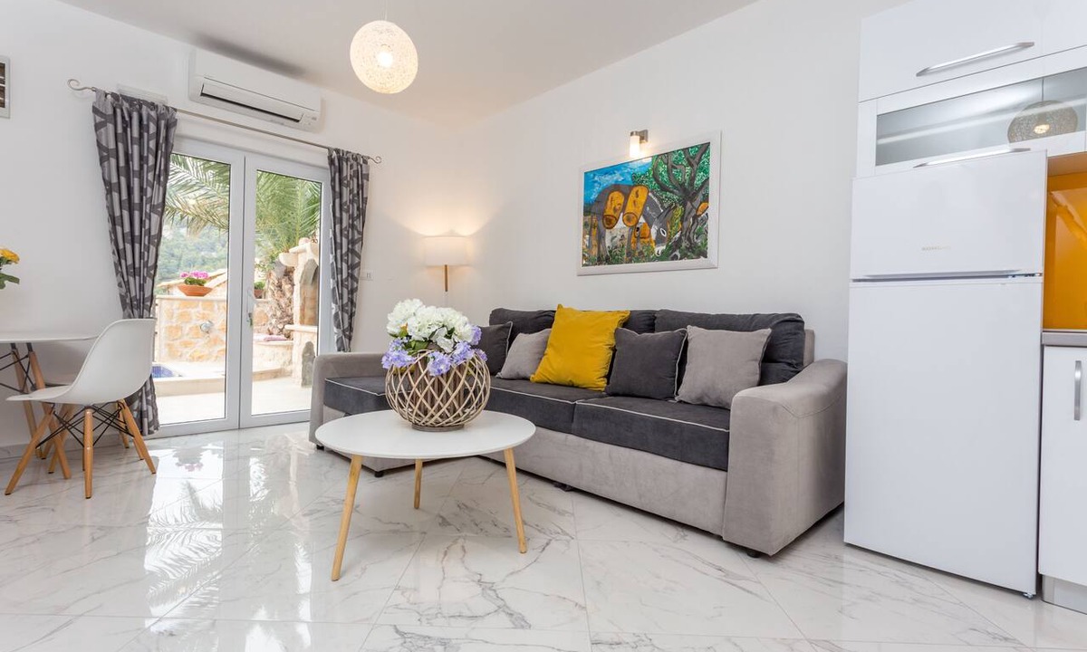Hvar Old Town Apartment | Villa Capitis in the Centre - Deluxe Apartment with Swimming Pool