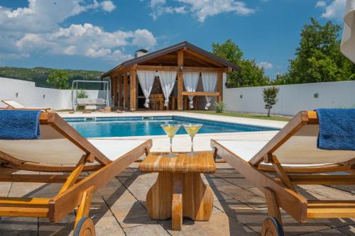 Trn Villa | Villa Casa Natura with 40m2 Pool near Makarska