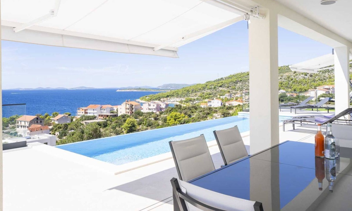 Primosten Burnji Villa | Villa Dreamtime with Infinity Pool