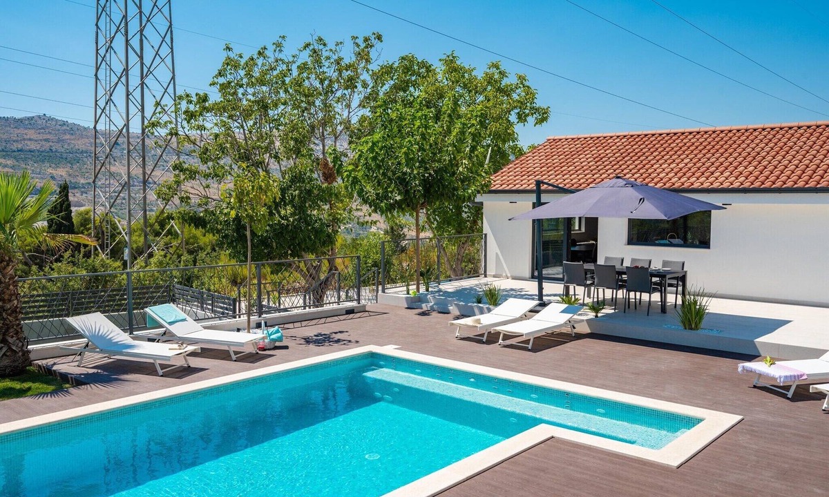 Srinjine Villa | Villa Florinda with Pool near Split