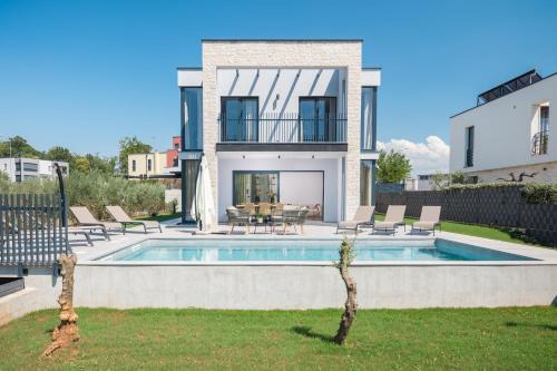 Gulici Villa | Villa Grota - Luxury 4-Bedroom Villa with Private Pool & Garden