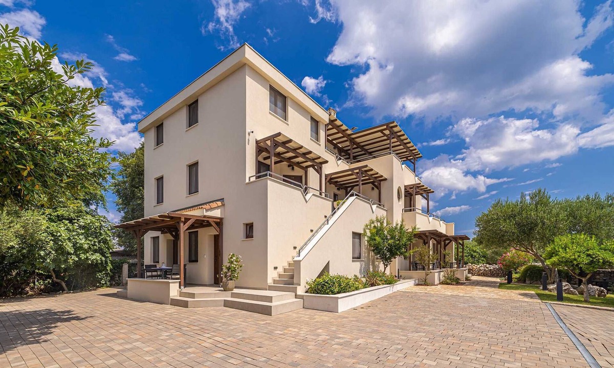 Linardici Apartment | Villa Haya - studio apartment KRASULA with heated pool