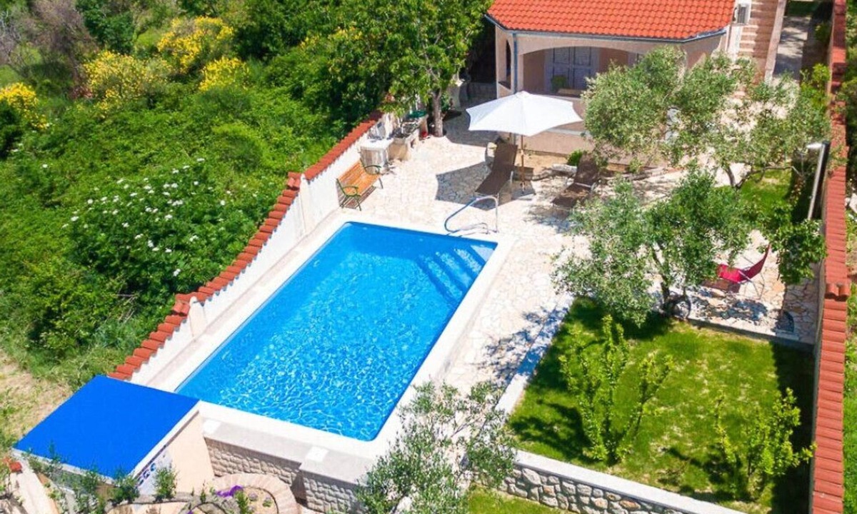Banjol Villa | Villa Jano by Villas Guide