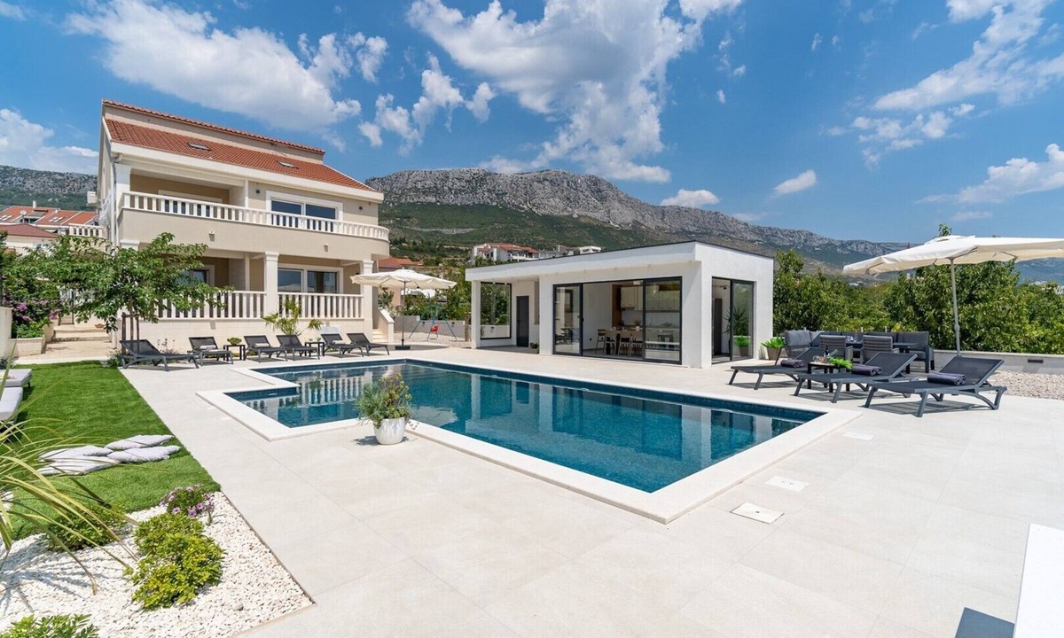 Kastel Kambelovac Villa | Villa Marisa with 51sqm heated, private pool, 5 bedrooms, 4 bathrooms, summer kitchen, views of the Adriatic sea and town Split