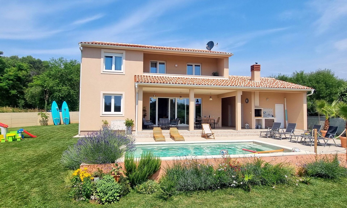 Valdebek Villa | Villa Mira vacation home in Pula with pool