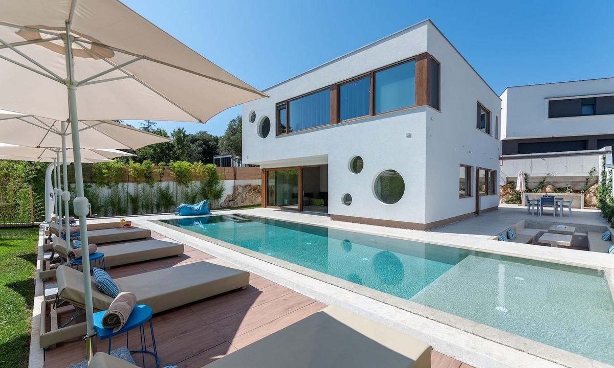 Pjescana Uvala Villa | Villa near beach wih 12 meters long pool, walking distance to the beach