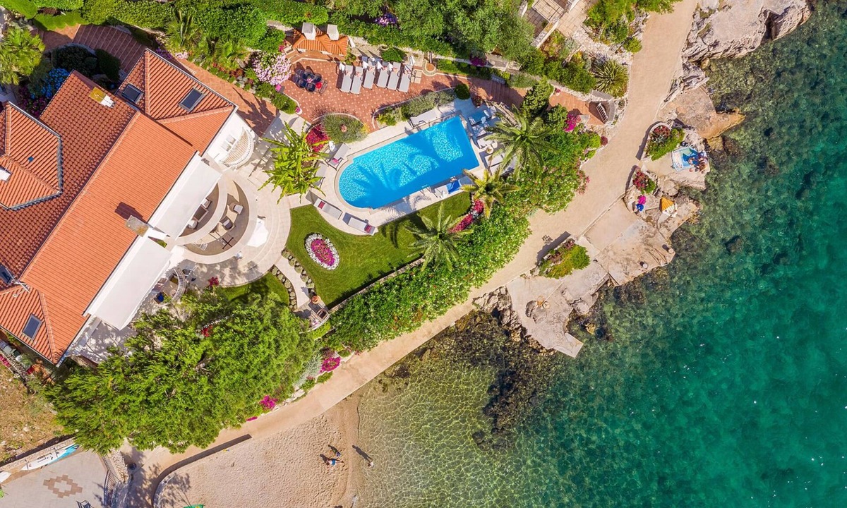 Vantacici Apartment | Villa Palace Clara Apartment 5 island Krk by Vill