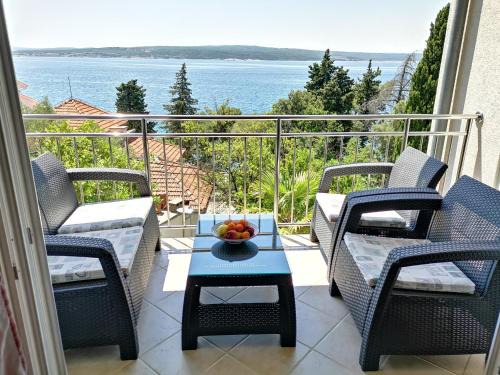 Dramalj Apartment | VILLA SARA 1, 50 m from the beach, balcony and sea view, private parking