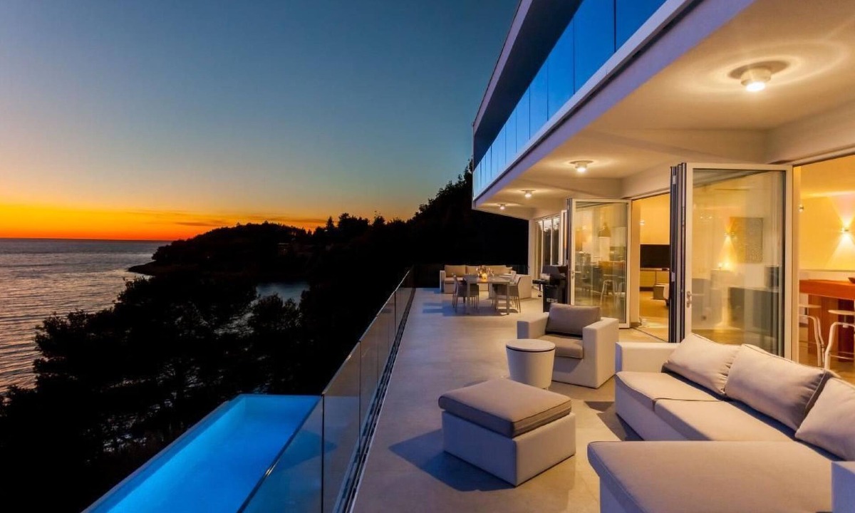 Vela Luka House | Villa Style and Sea by Interhome