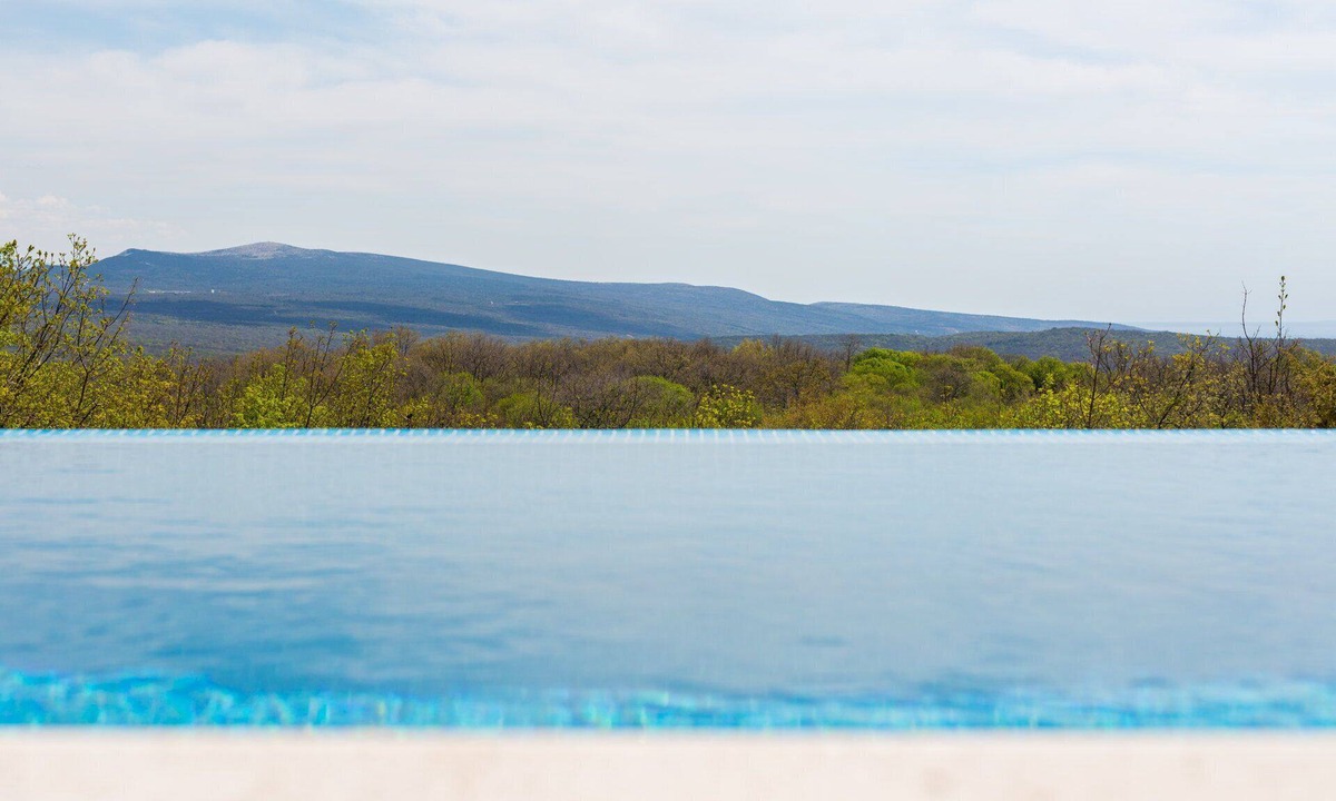 Garica Villa | Villa Wisteria with Pool