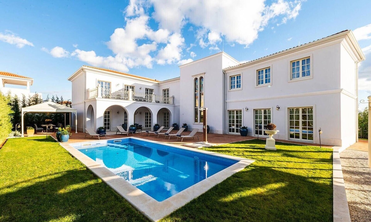 Vabriga Villa | Villa Zara – Luxury villa for up to 8 guests with heated private pool surrounded by Mediterranean charm.
