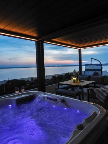 Rtina Apartment | Vista Azura Apartment - Sea View & Private Jacuzzi