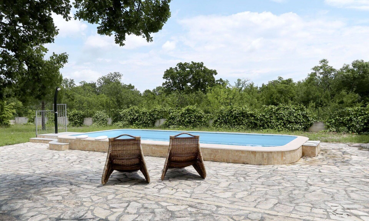 Drinovci House | Wonderful private villa for 4 guests with WIFI, A/C, private pool, TV, terrace and pets allowed