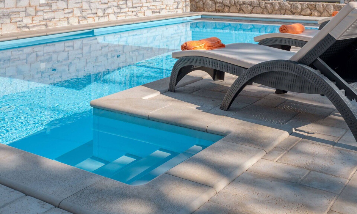 Klimno House | Wonderful private villa for 10 people with A/C, WIFI, hot tub, private pool, TV and terrace