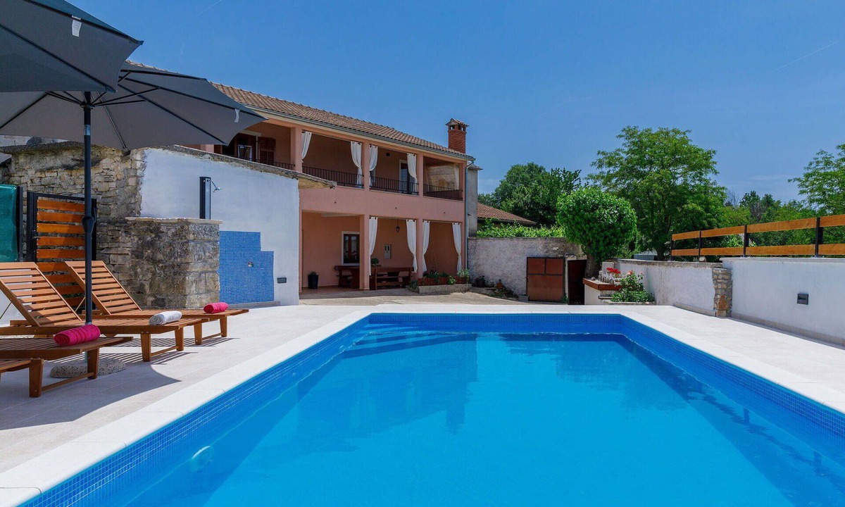 Muzini House | Wonderful villa for 6 people with WIFI, A/C, private pool, TV and terrace