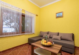 1 Bedroom Beach Front Apartment In Lukovo Sugarje