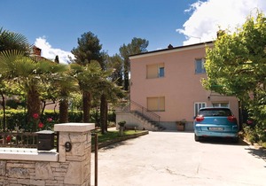 2 bedroom awesome apartment in Fazana