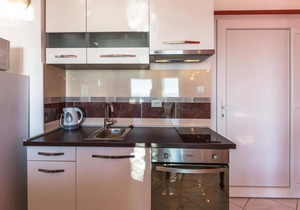 2 bedroom beach front apartment in Makarska