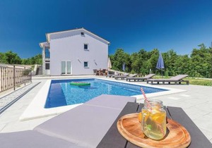 3 Bedroom Awesome Home In Labin