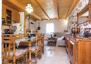 3 bedroom beach front home in Vir