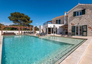 4 bedroom accommodation in Zaton