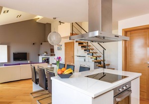 4 bedroom beach front apartment in Makarska