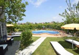 Apartment Zwei Rosen - PUL552 by Interhome