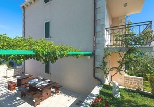Apartments Krešimir, (11396), Bol, hr