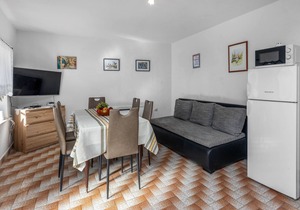 Awesome home in Grizane