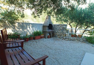 Beach front apartment in Makarska with WiFi