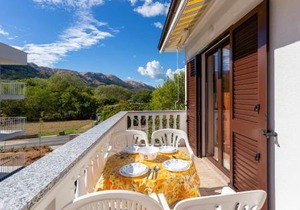 Beach Front Apartment In Jurandvor