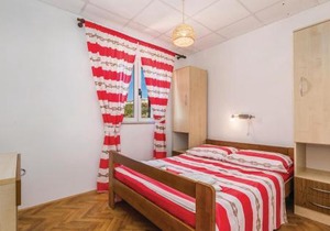 Cozy Apartment In Dinjiska With House Sea View