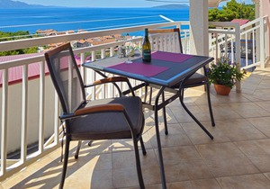 Cozy apartment in Podaca with swimming pool