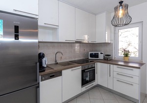 Gorgeous apartment in Komarna with WiFi