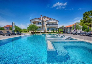 Holiday apartment Modern with pool, quiet location, lake view for 4 people