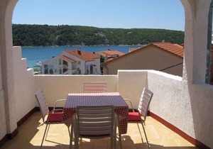 Holiday apartment with terrace and air conditioning
