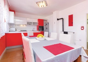 In cascading terrain, in the small village of Kali, just below the main road, this vacation home awa