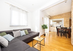 Nice apartment in Makarska with house sea view